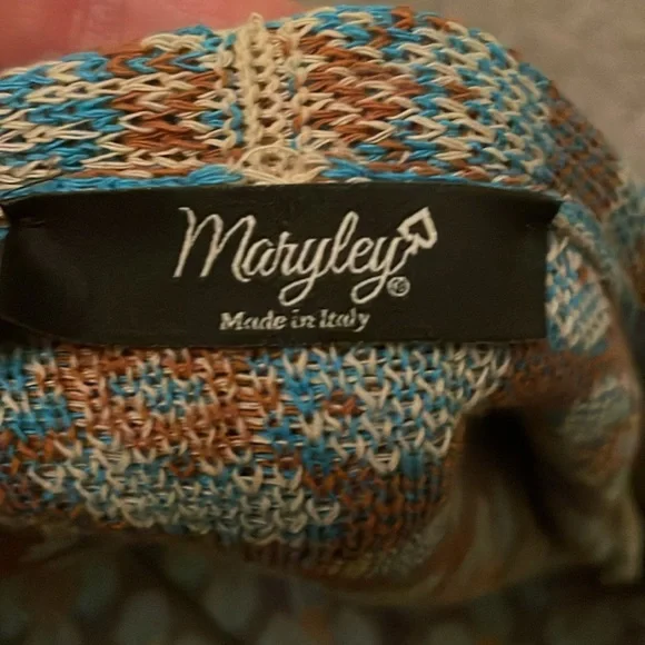 Beautiful vest with Aztec pattern - Picture 2 of 3